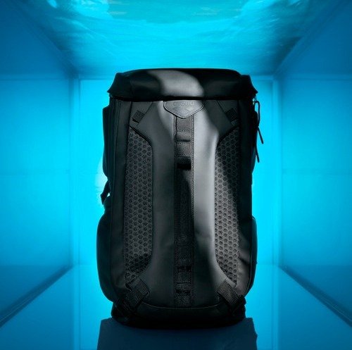 ARENA RIVOLUZIONA IL MONDO DELLE BORSE CON LA NUOVA COLLEZIONE FW25