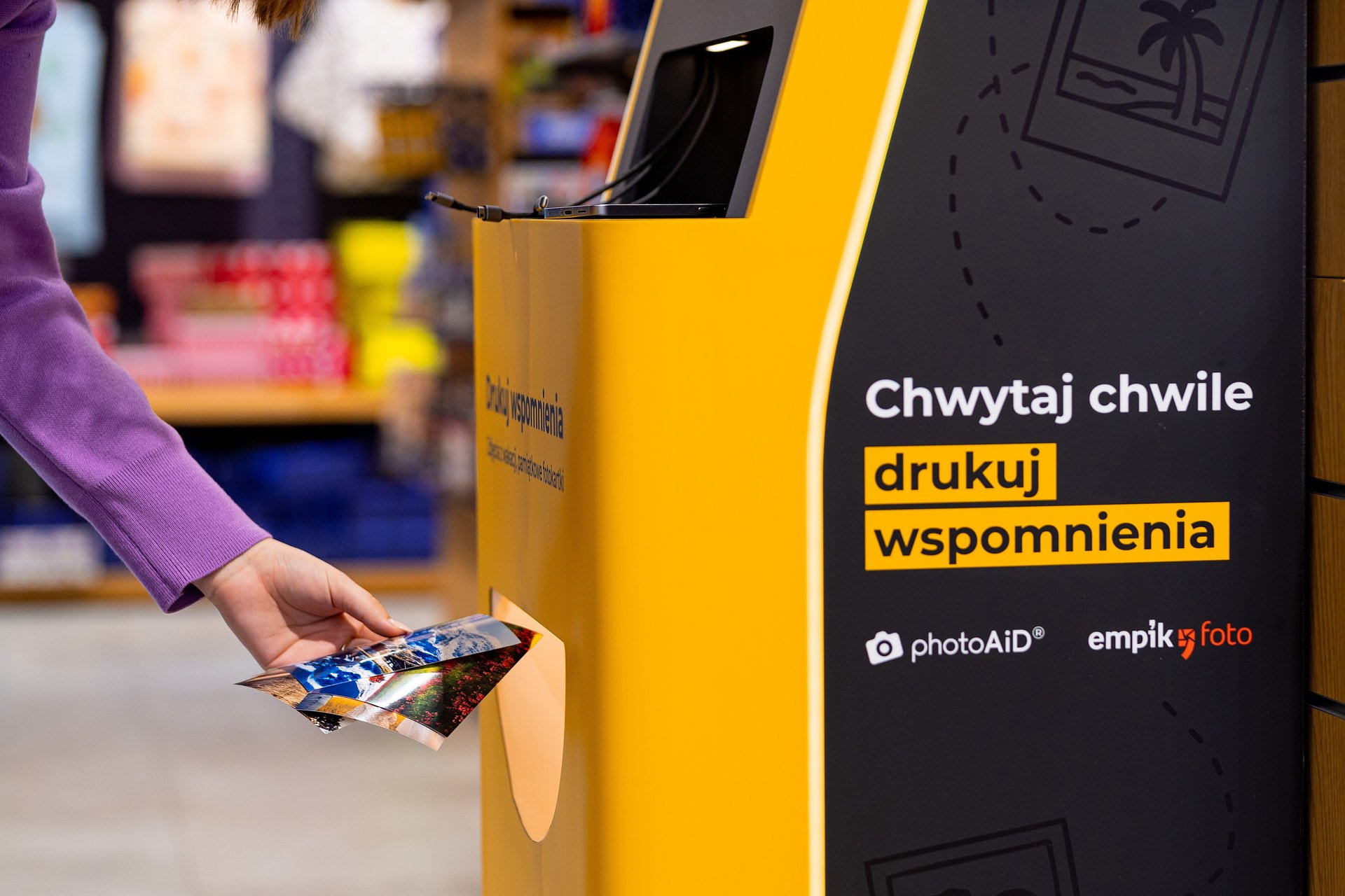Empik Foto i PhotoAiD uruchamiają pilotaż Foto Kiosków. Profesjonalne zdjęcia w 3 minuty w salonach Empik