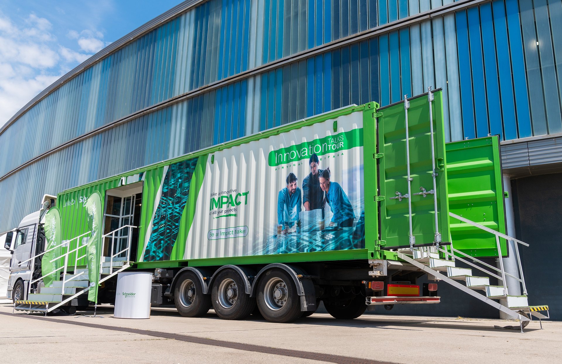 Schneider Electric põe em marcha a Innovation Talks Tour 2025: o camião da inovação e da sustentabilidade chega a 13 cidades portuguesas