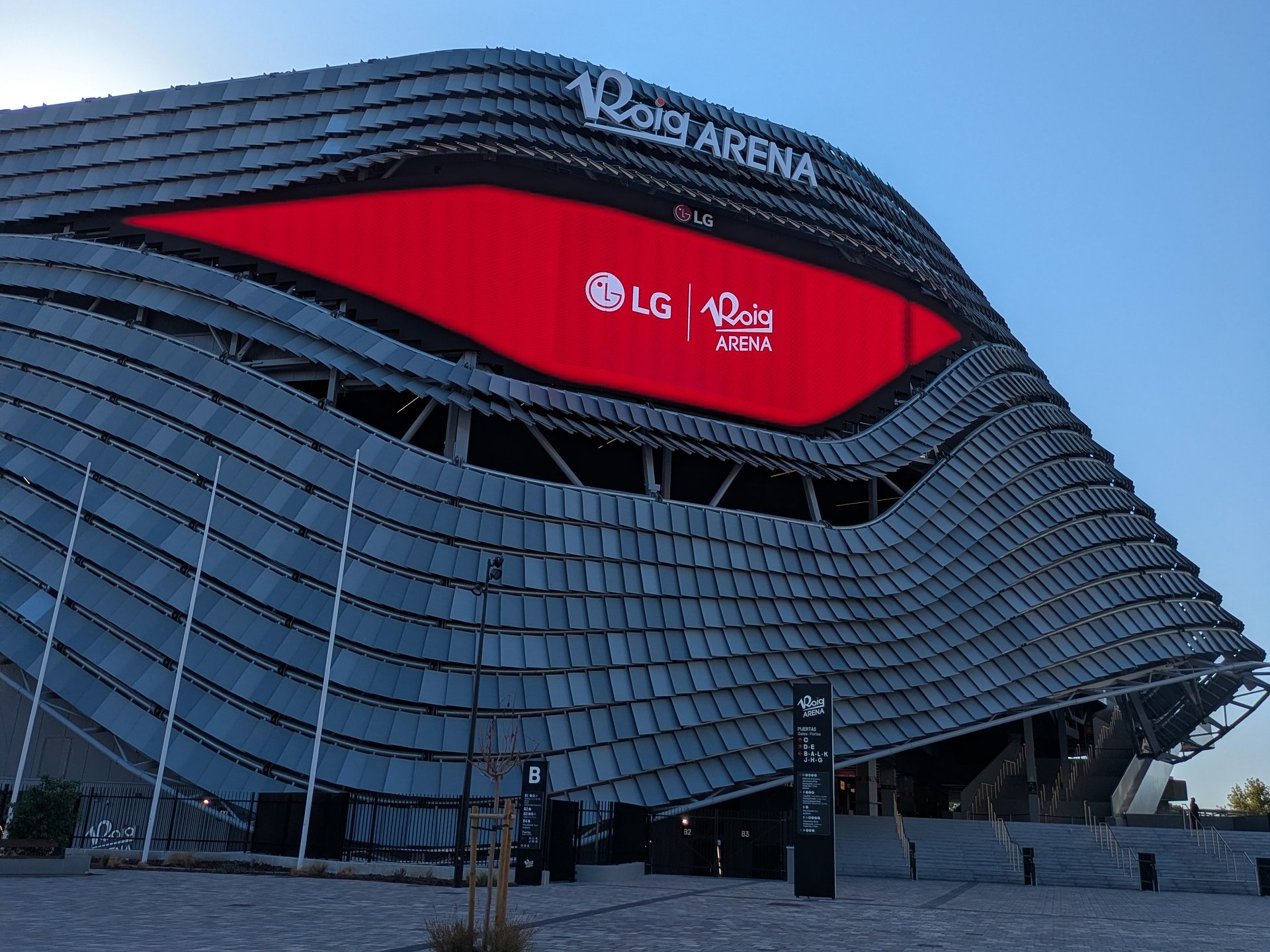 Systemy LG digital signage w Roig Arena w Walencji