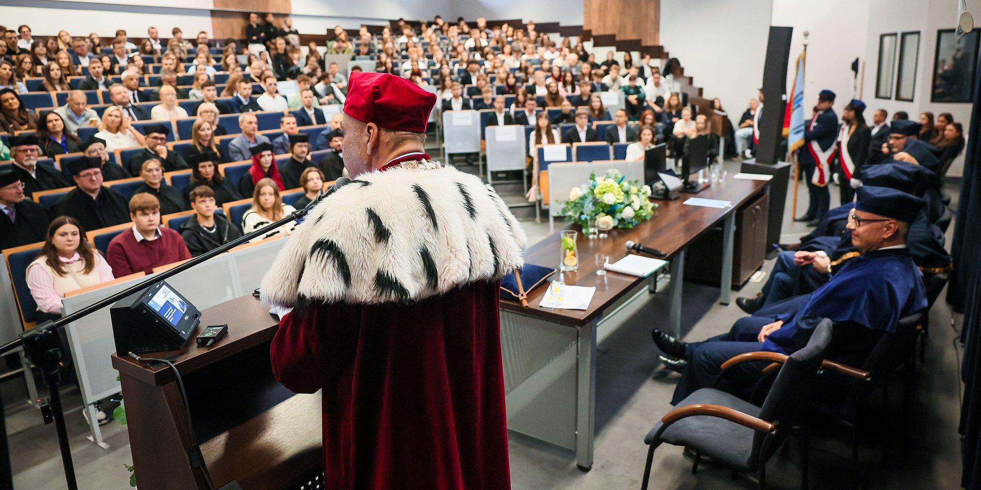 Quod bonum, felix, faustum fortunatumque sit! Uniwersytet WSB Merito Chorzów rozpoczął rok akademicki 2025/2026