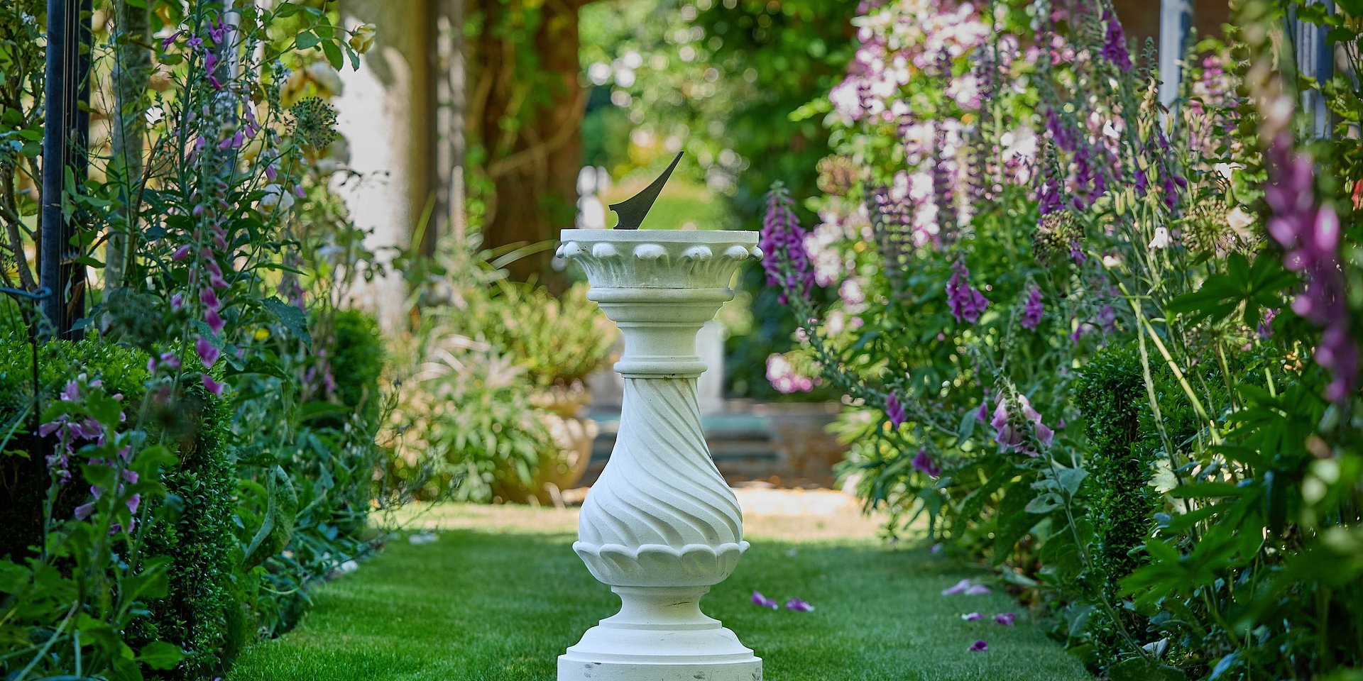 Haddonstone Unveils its Top Garden Gifts for the 2025 Holiday Season