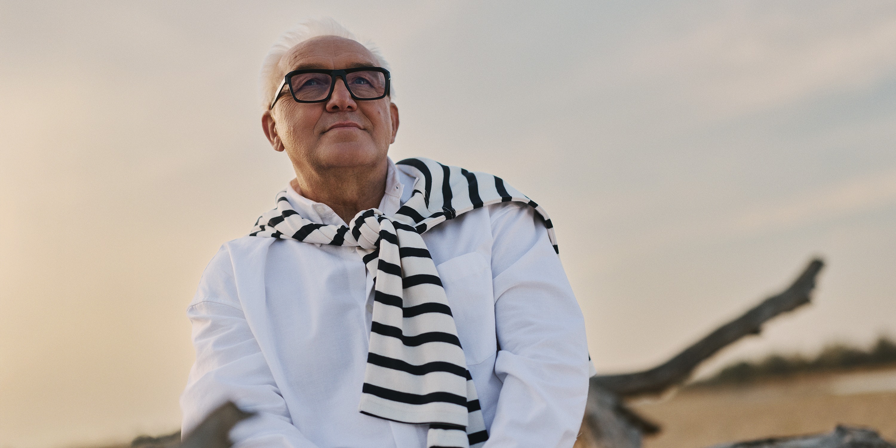 Laureat 6. Edycji The Voice Senior debiutuje w barwach Warner Music Poland z singlem „Bursztynowa miłość”