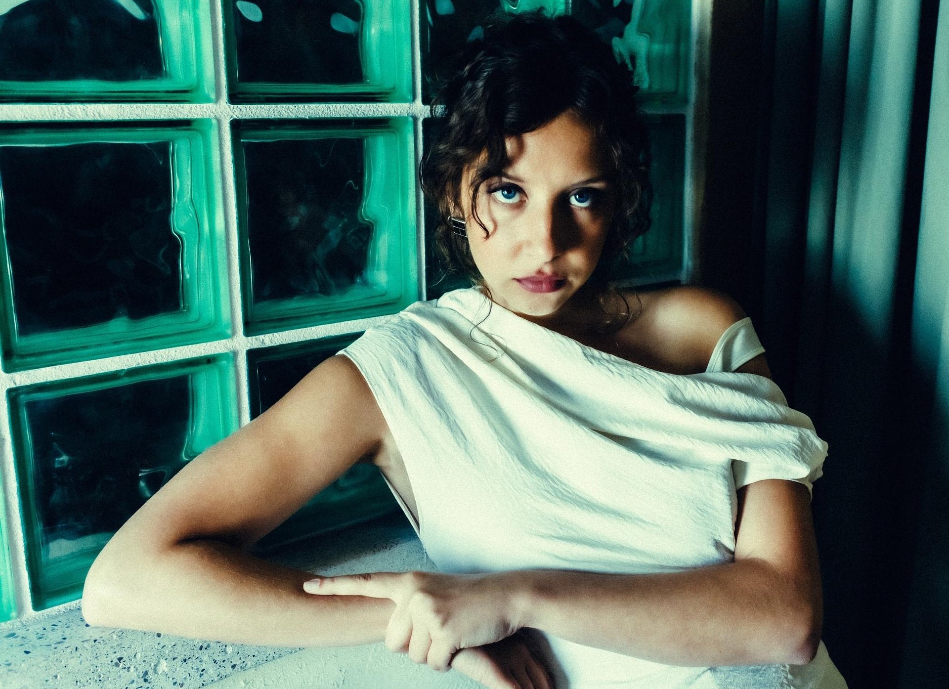 New Single "Revolving Doors" Marks a Transformative Moment for Lia Pappas-Kemps