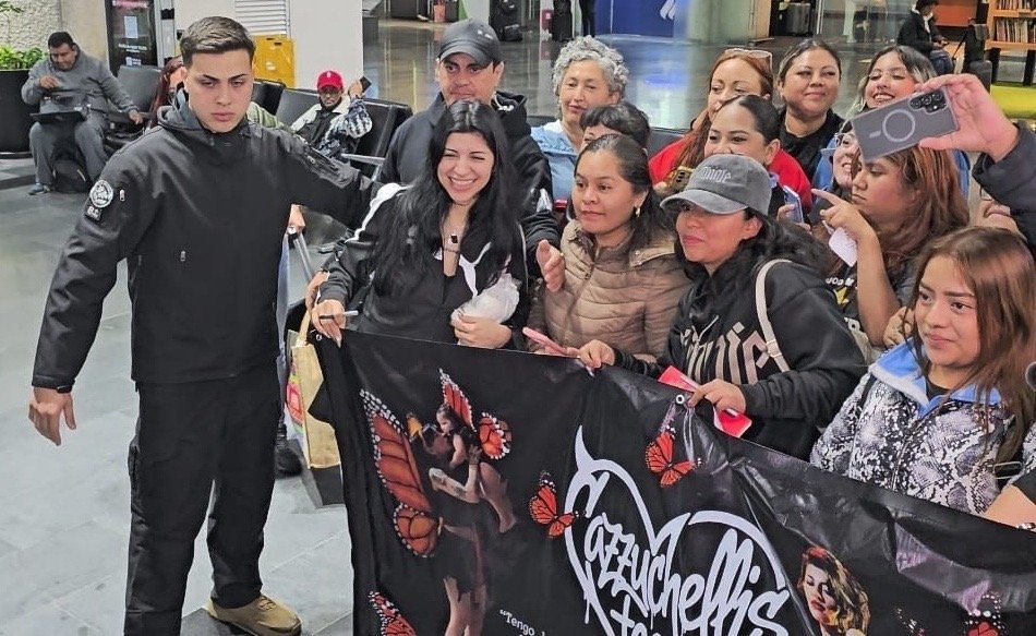 Cazzu ya llegó a México! La cantante convivió con fans previo a su esperada gira por
