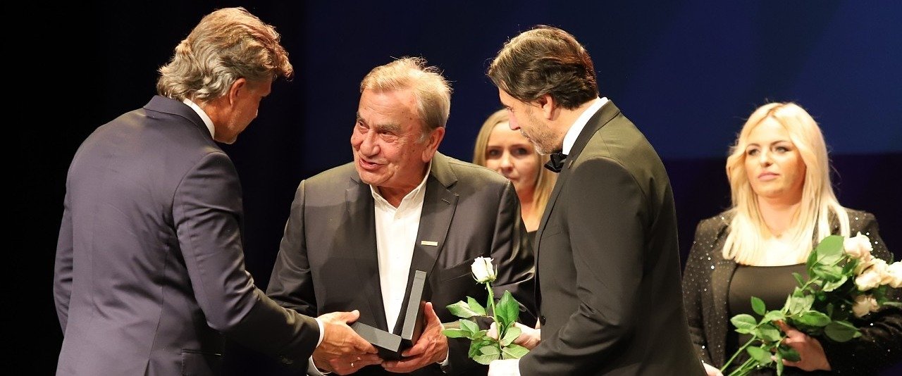 Marek Antczak w z tytułem Mecenasa Oświaty