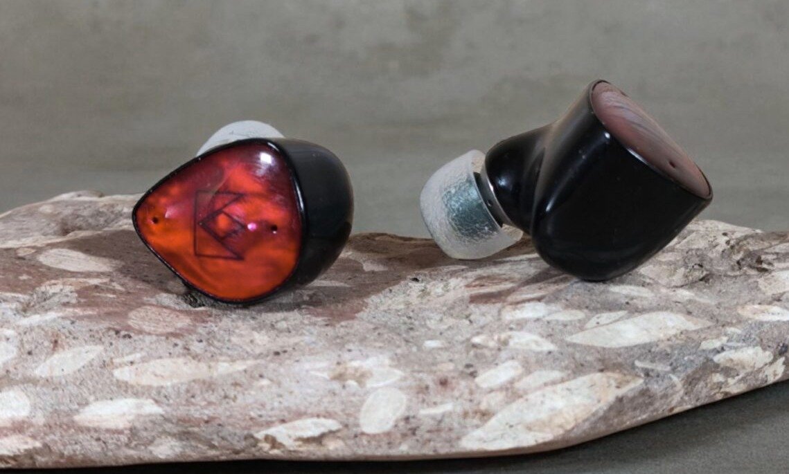 The Headphoneer - NOBLE AUDIO FoKus AMADEUS REVIEW