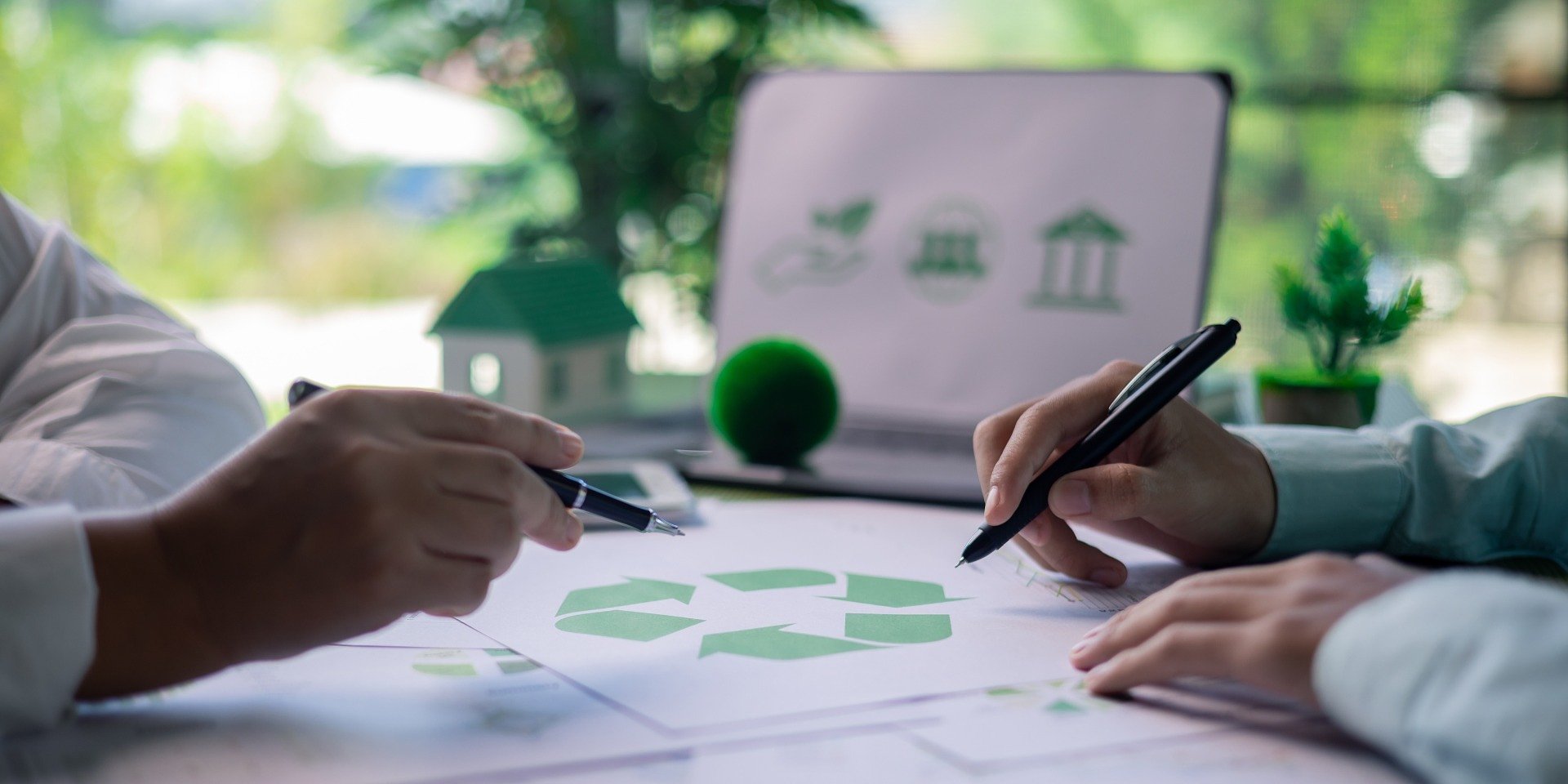 Zielony kurs biznesu: firmy podwajają wysiłki na rzecz zrównoważonego rozwoju [raport]