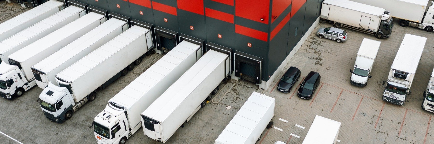 Transport na zakręcie: paliwo, opłaty i brak kierowców największymi wyzwaniami branży