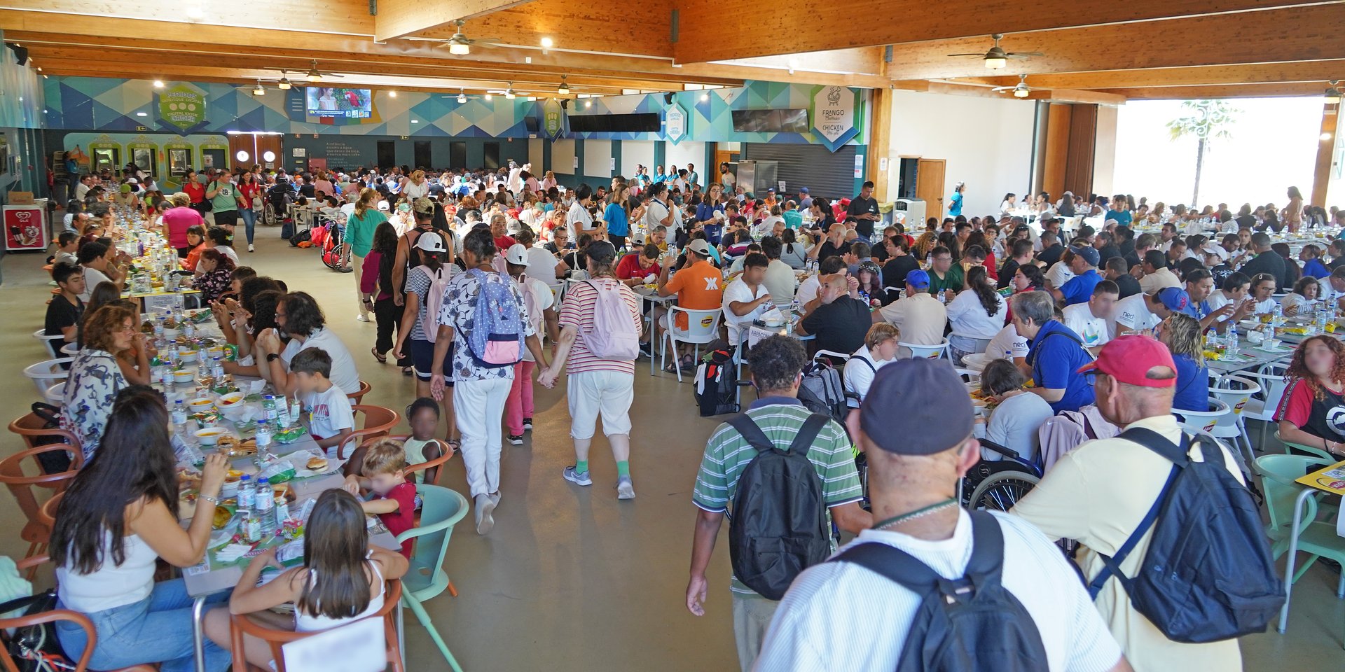 Zoomarine junta mais de 1000 crianças e jovens de instituições sociais para assinalar o Dia Mundial do Sorriso