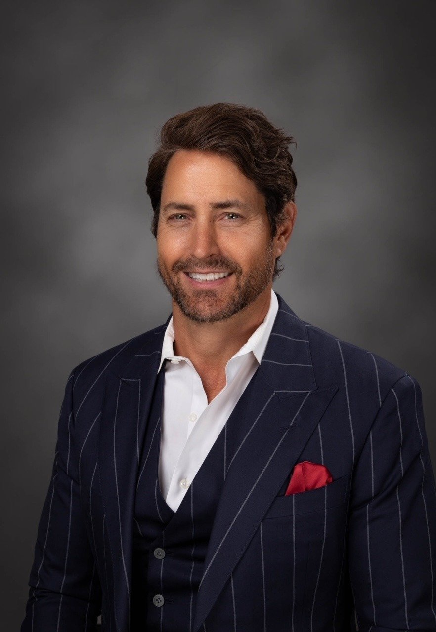 Andre Linnartz Associates with the Biltmore-Paradise Valley Office of Coldwell Banker Commercial