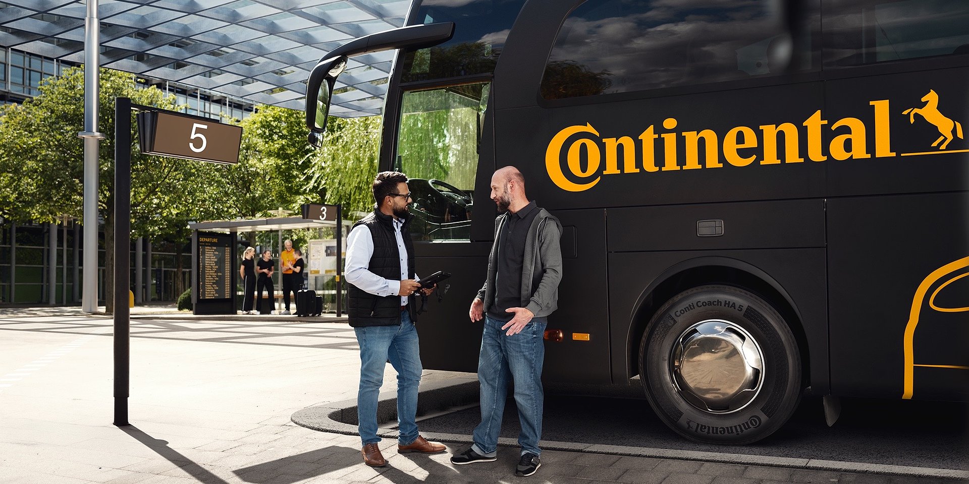 Nowa era w segmencie opon dalekobieżnych do autobusów: Continental przedstawia oponę Conti Coach HA 5