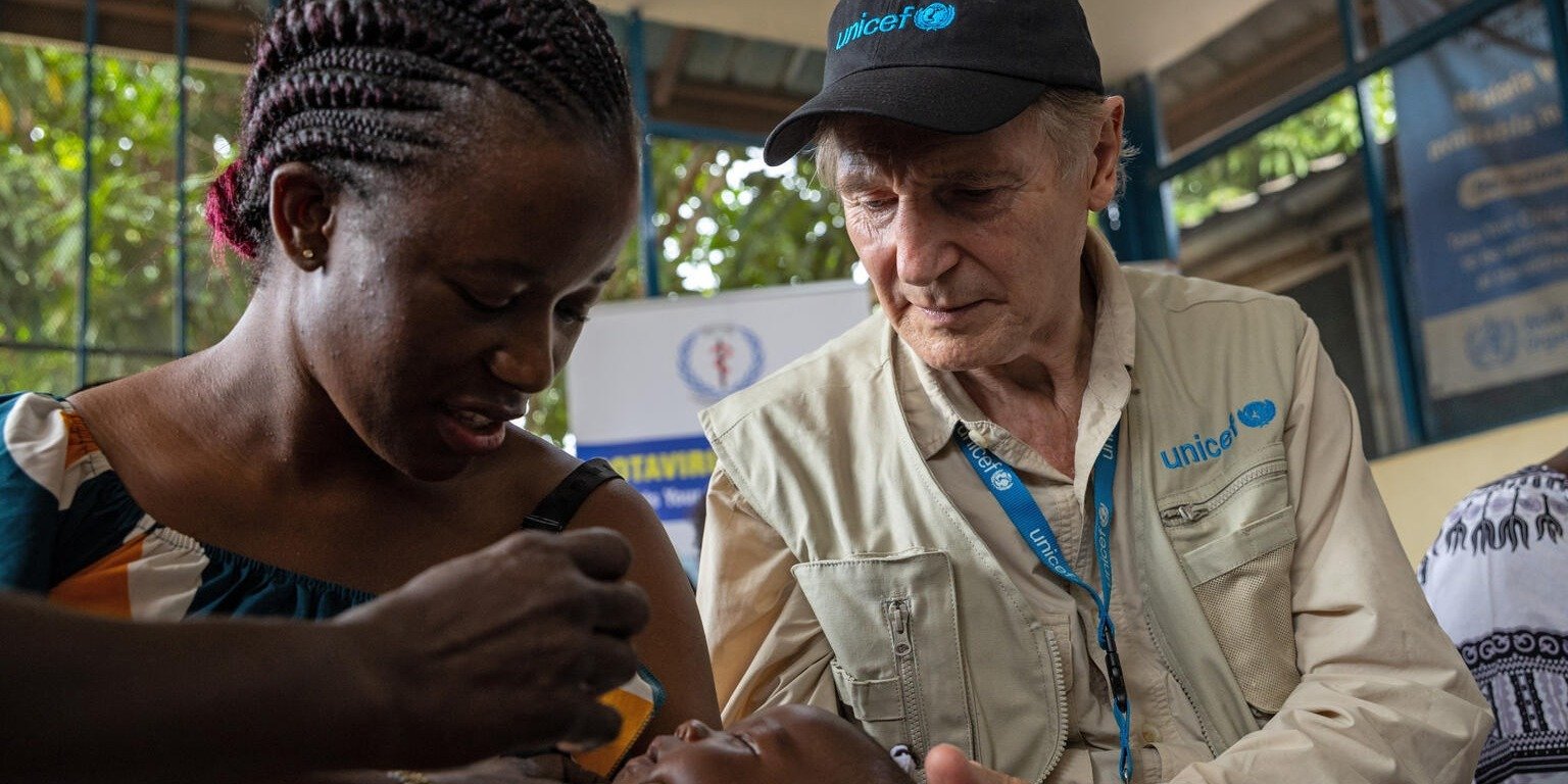 Ambasador Dobrej Woli UNICEF Liam Neeson spotkał się z dziećmi z Sudanu Południowego