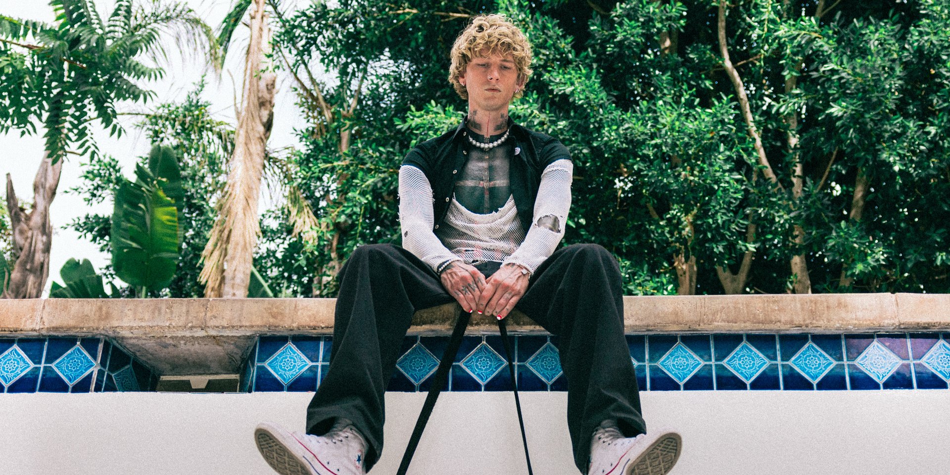 mgk świętuje piąte urodziny albumu „Tickets To My Downfall” specjalną edycją