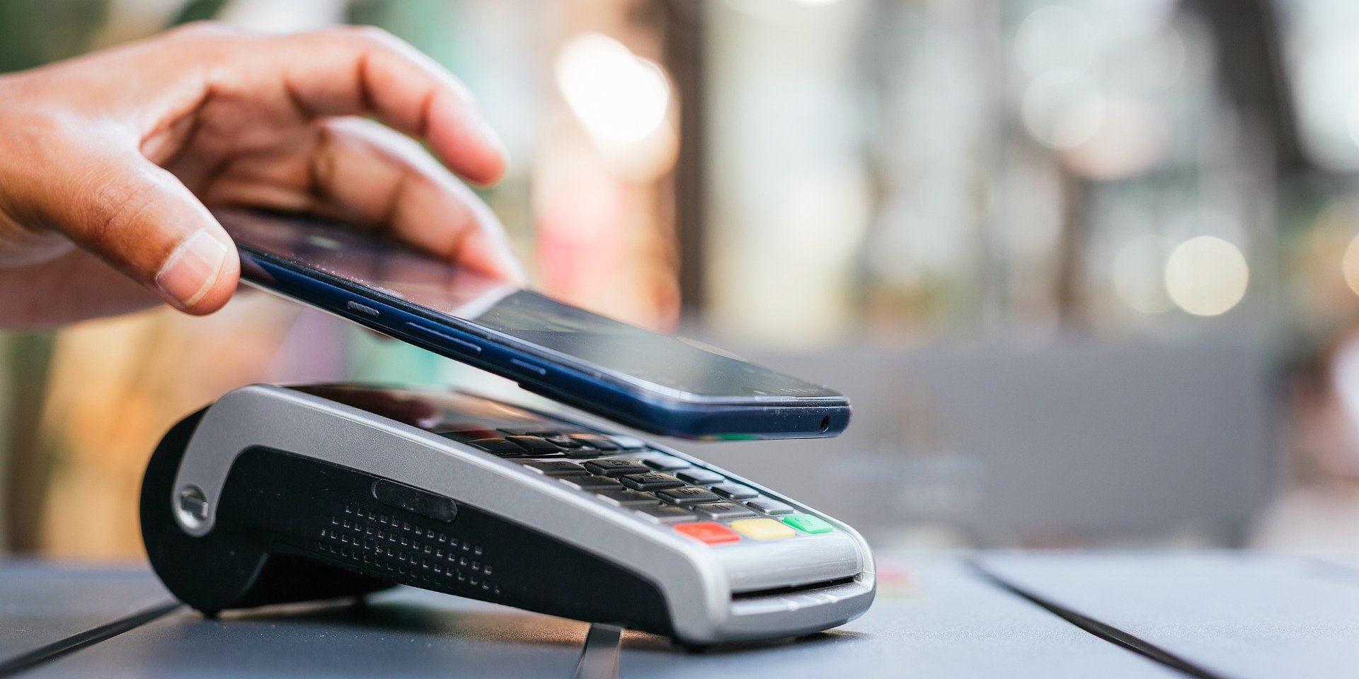 Polskie banki w wyścigu z PayTechami: jak odzyskać zaufanie sprzedawców? [raport]