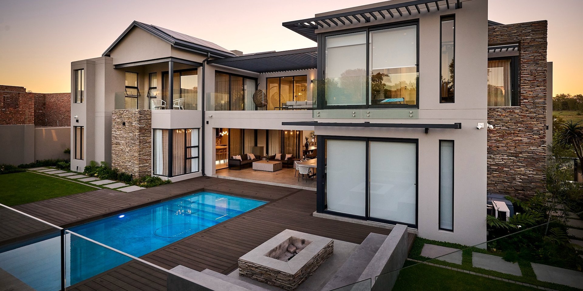 TRANSFORMING ORDINARY SPACES INTO WORKS OF ART