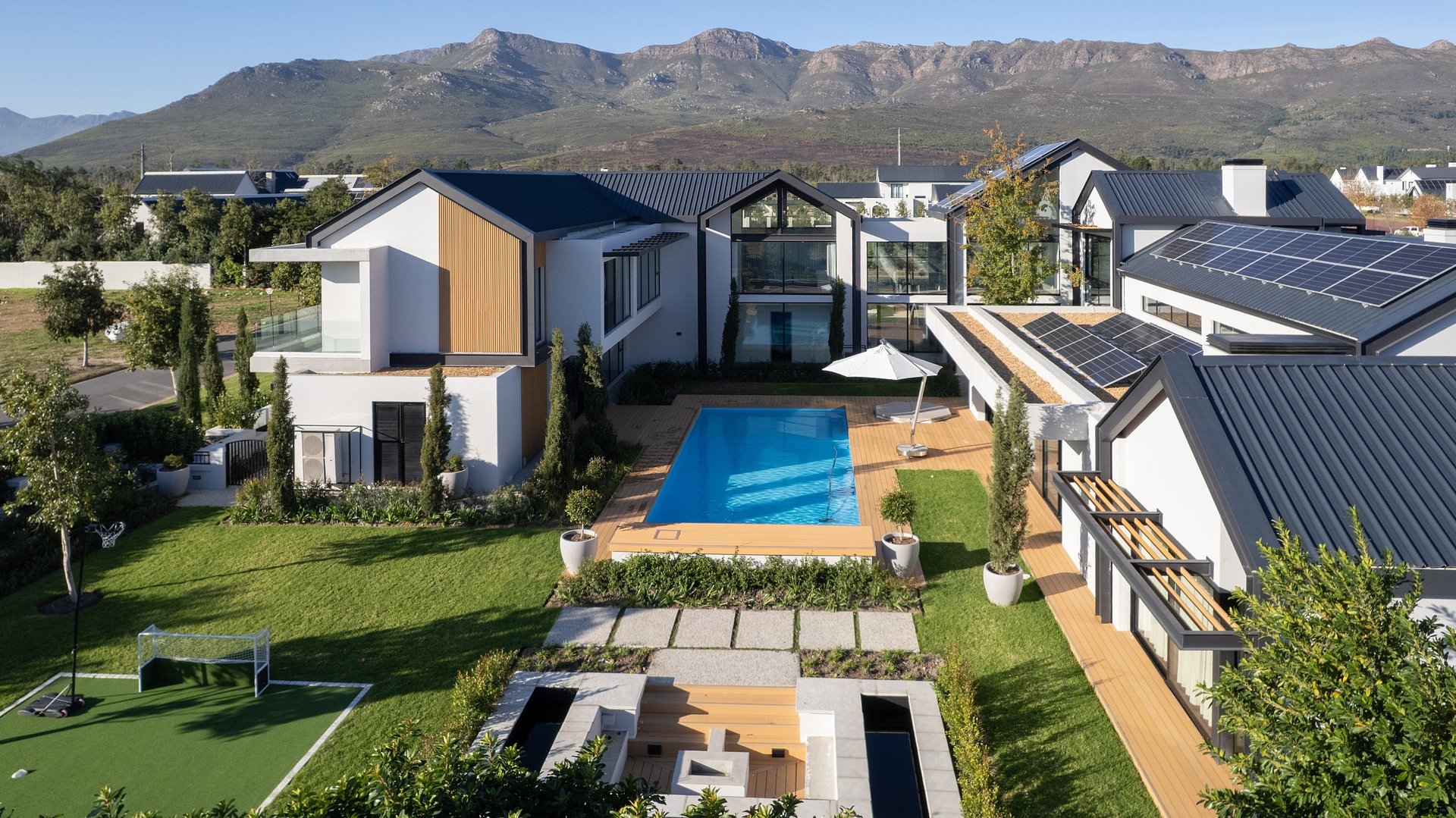 THE ART OF EXCEPTIONAL OUTDOOR DESIGN