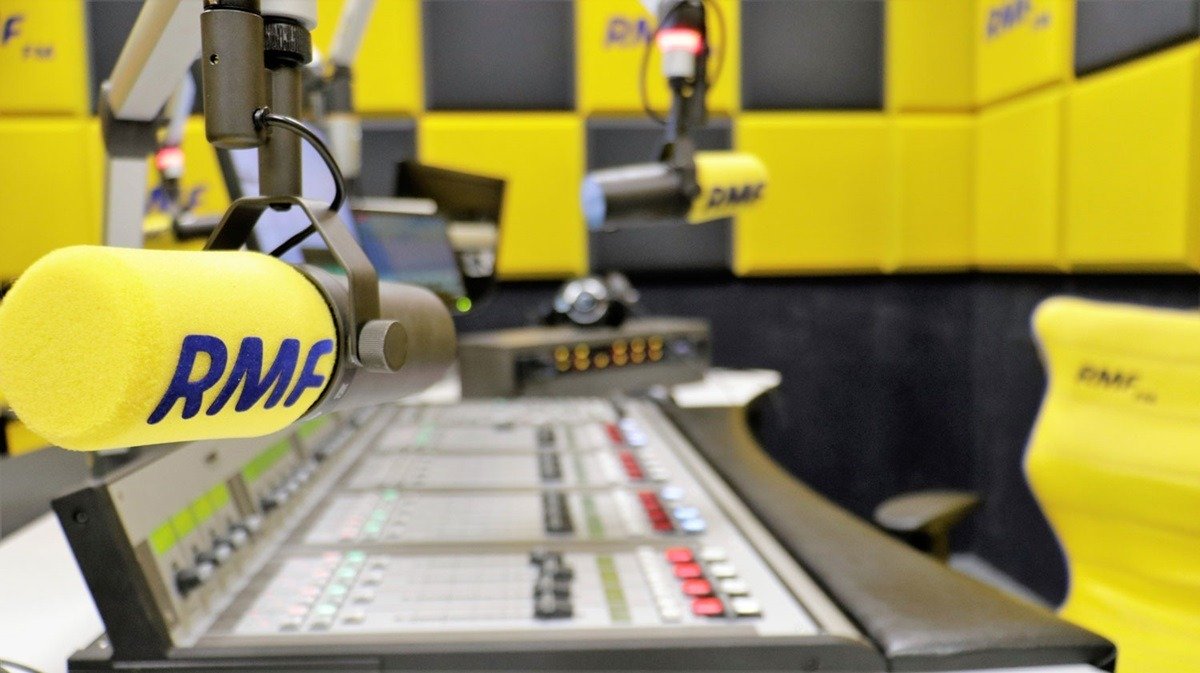 RMF FM z dreszczykiem i wzruszeniem: specjalna ramówka na Halloween i listopadowy weekend