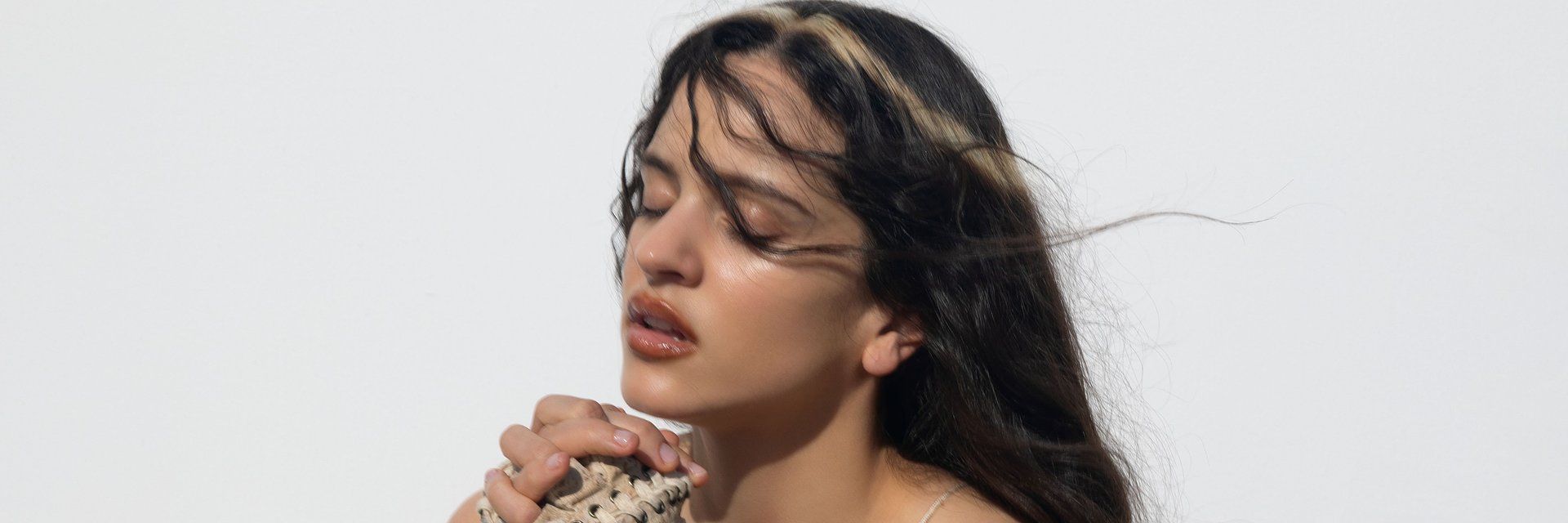 ROSALÍA vydává „Berghain“ – první skladbu z připravovaného alba LUX