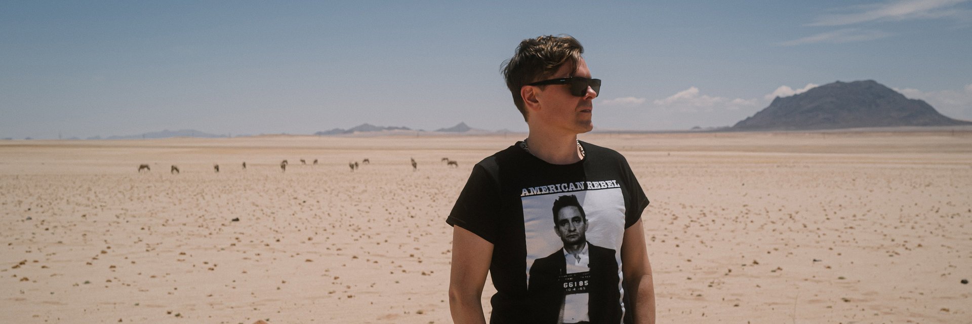 Michael Patrick Kelly zanechává nové stopy