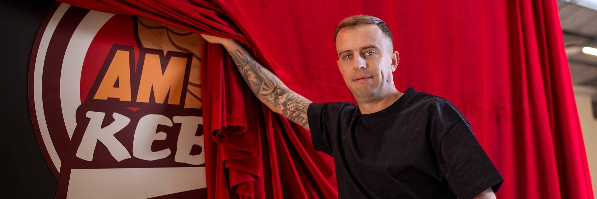 Turbo zmiany w AM AM Kebab: nowa aplikacja, odświeżone menu i Kamil Grosicki na pokładzie!