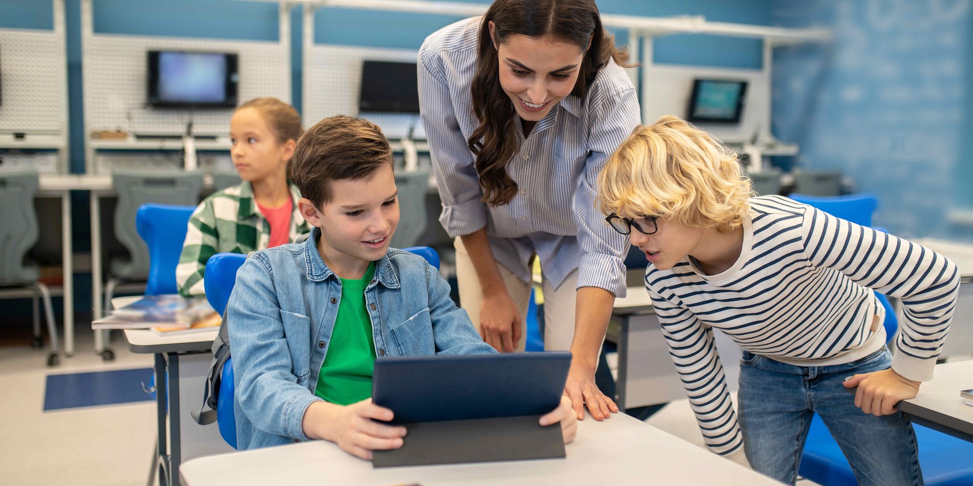 Nauczyciel, uczeń i AI w jednej klasie: eksperci PAN i branża EdTech wskazują wspólny kierunek