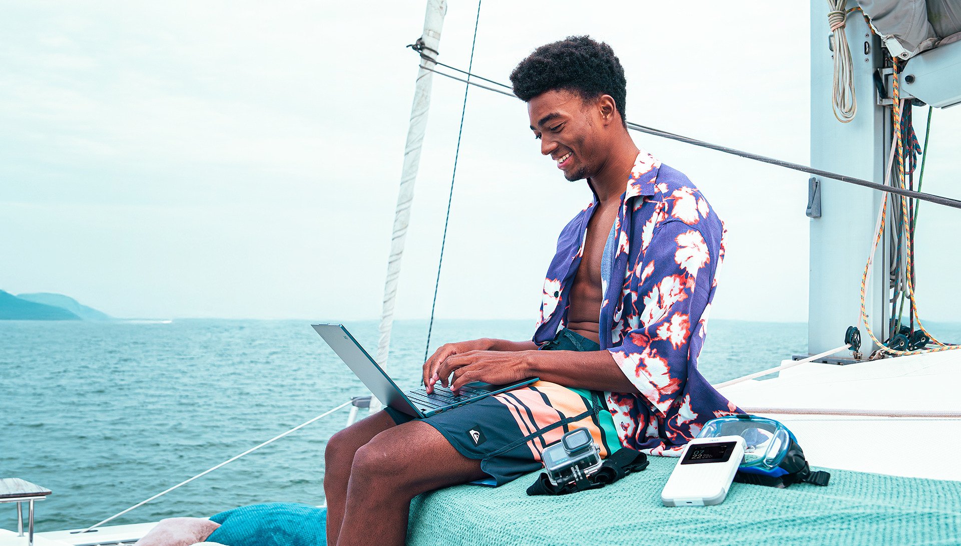 Workation 2025: Zwischen Strand und Spreadsheet – wie hybrides Arbeiten im Ausland gelingt