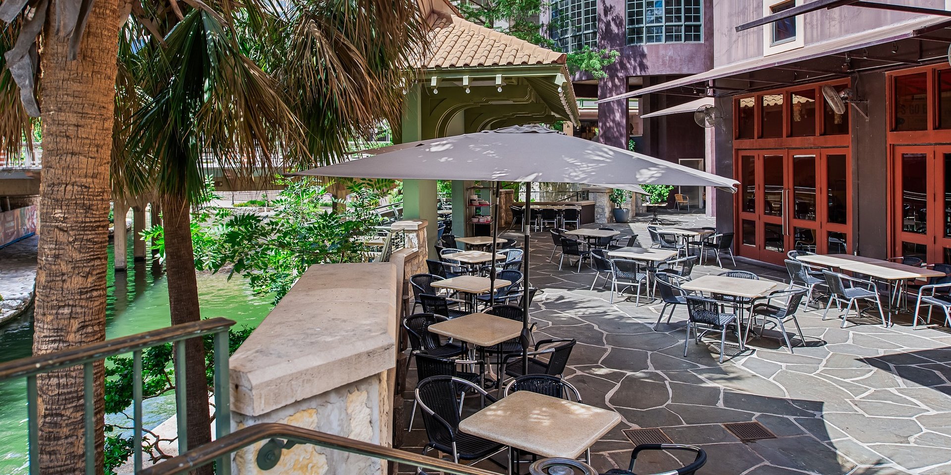 Mexican Contemporary Restaurant Offers Front-Row Riverside Views for the Annual Ford Holiday River Parade