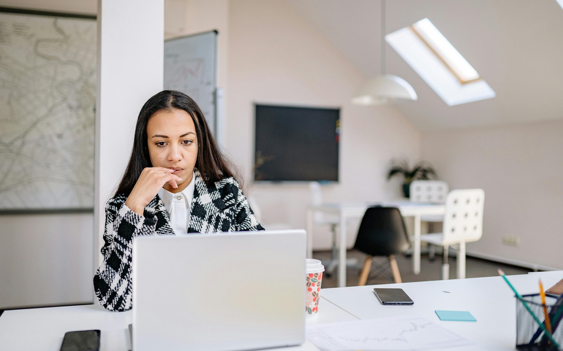 4-dniowy tydzień pracy traci zwolenników - 6 na 10 pracowników obawia się spadku pensji