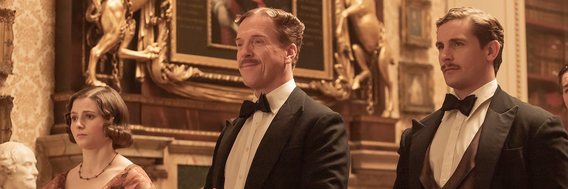 Zobacz zwiastun WUJOWEGO DWORU, komedii łączącej humor Monty Pythona i klimat rodem z Downton Abbey!