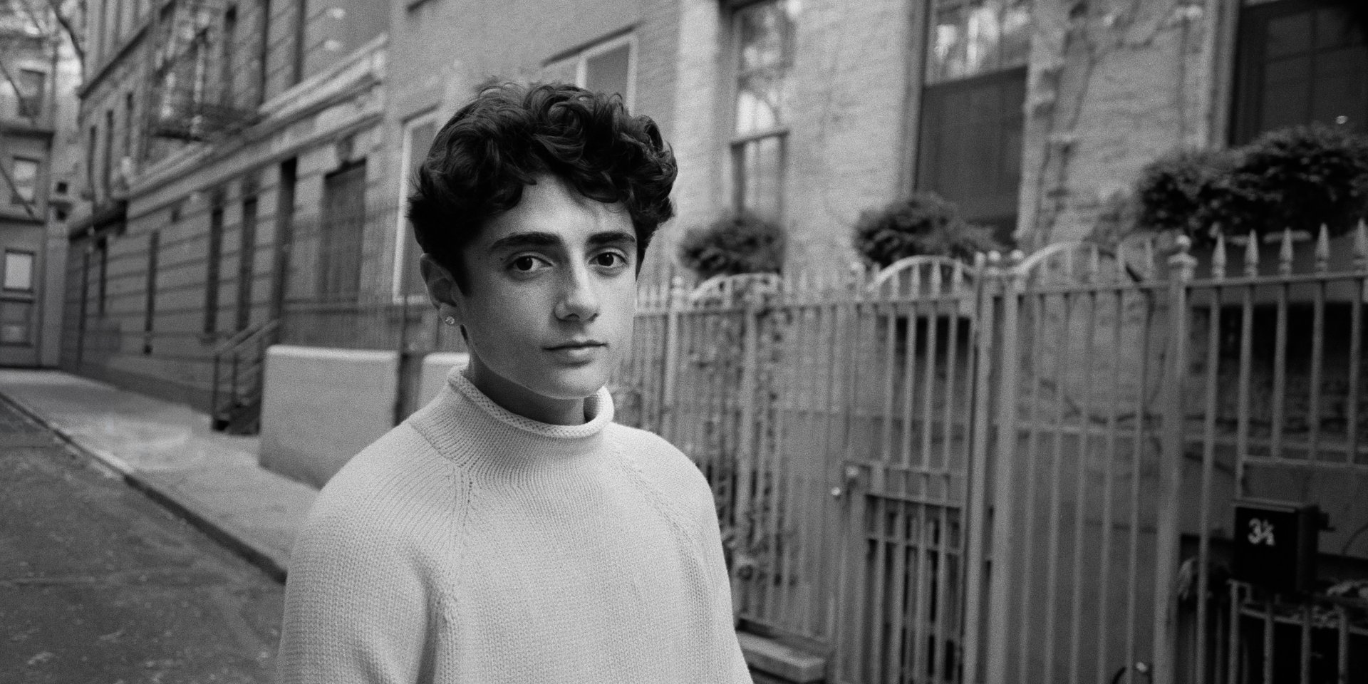 Dom Innarella przerabia klasyczną świąteczną piosenkę „It’s Beginning To Look A Lot Like Christmas”