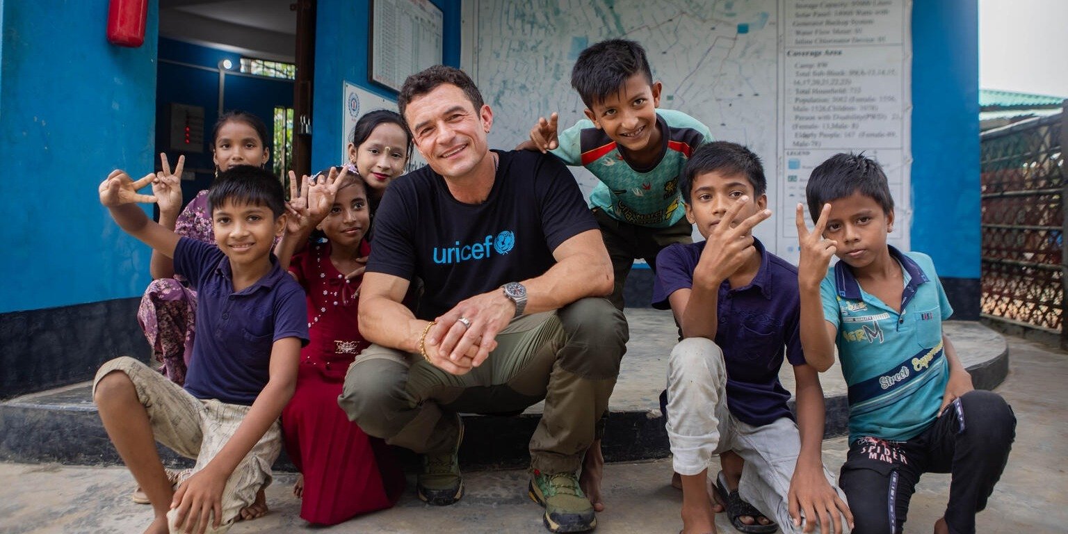 Ambasador dobrej woli UNICEF Orlando Bloom w obozie Rohingya w Bangladeszu