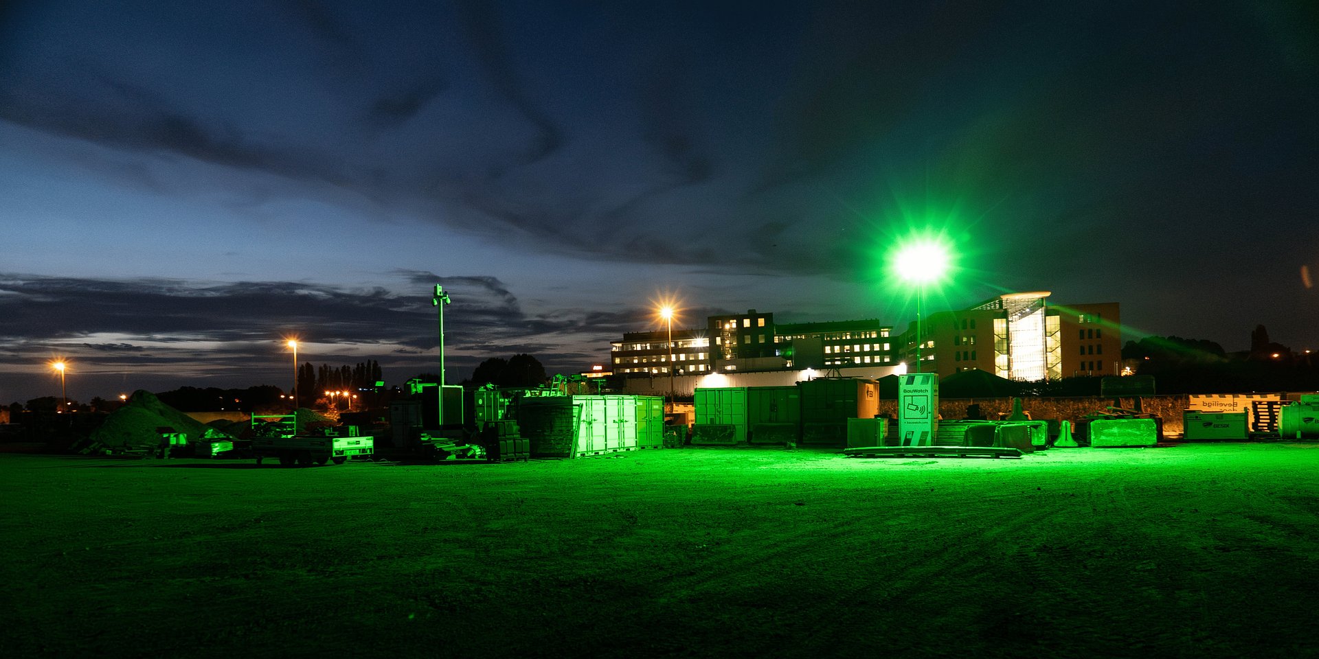 Krótsze dni, większe ryzyko. Jesień to sezon wzmożonej przestępczości na placach budowy