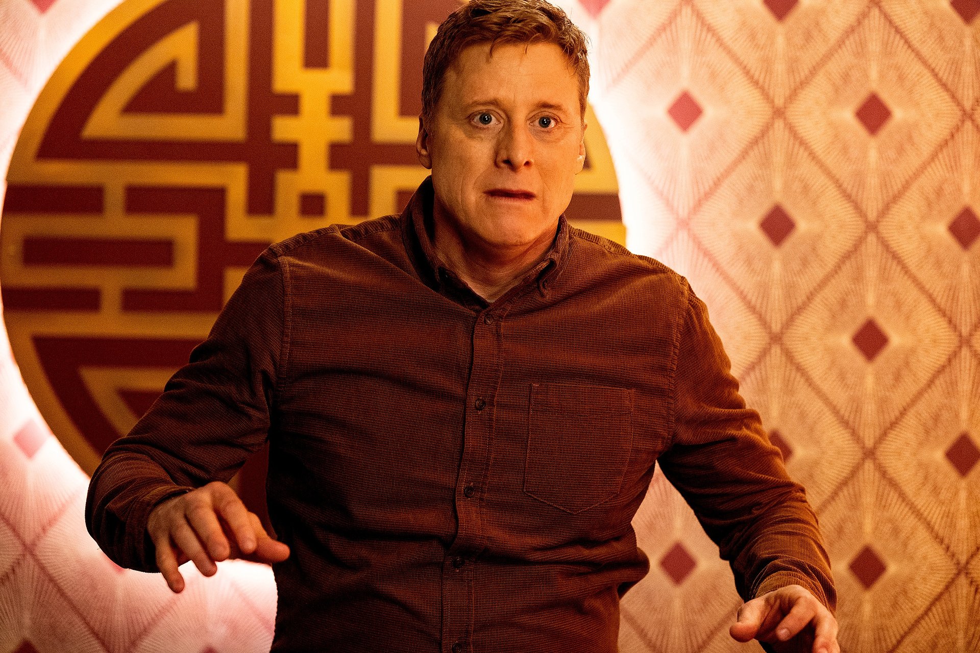 Quarta temporada de Resident Alien estreia no SYFY já na terça-feira, 18 de novembro, às 22h15