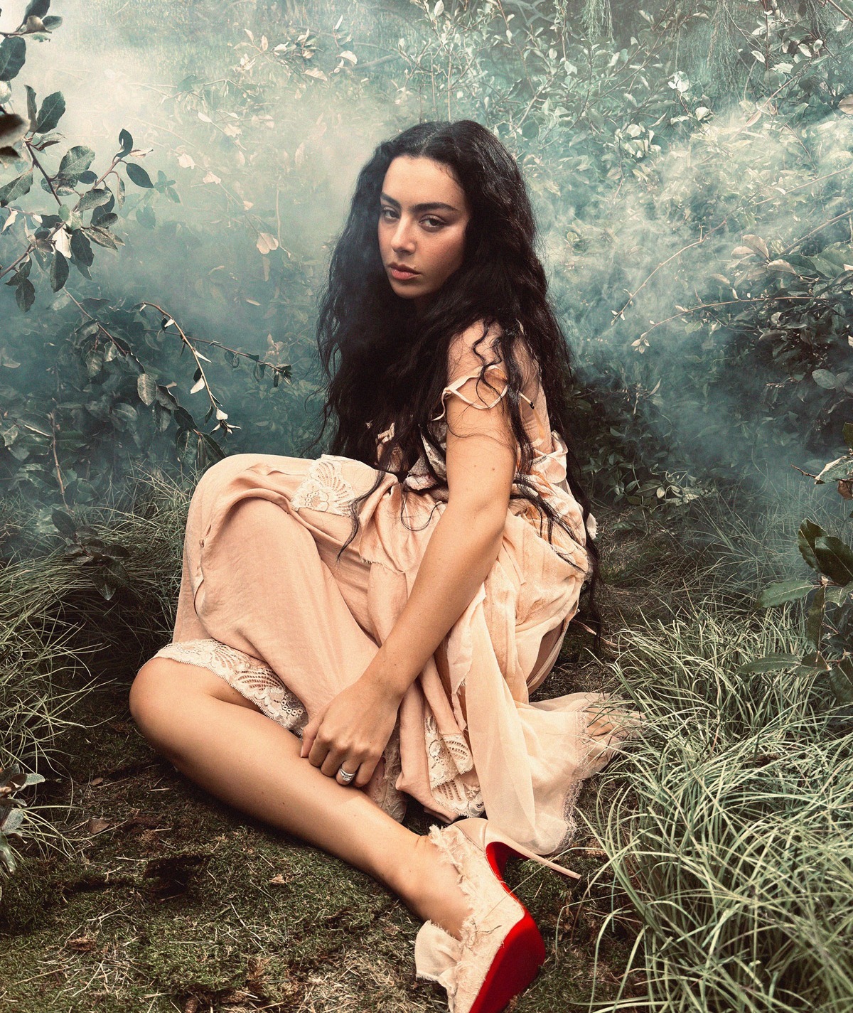 Charli xcx zwiastuje „Wichrowe wzgórza”