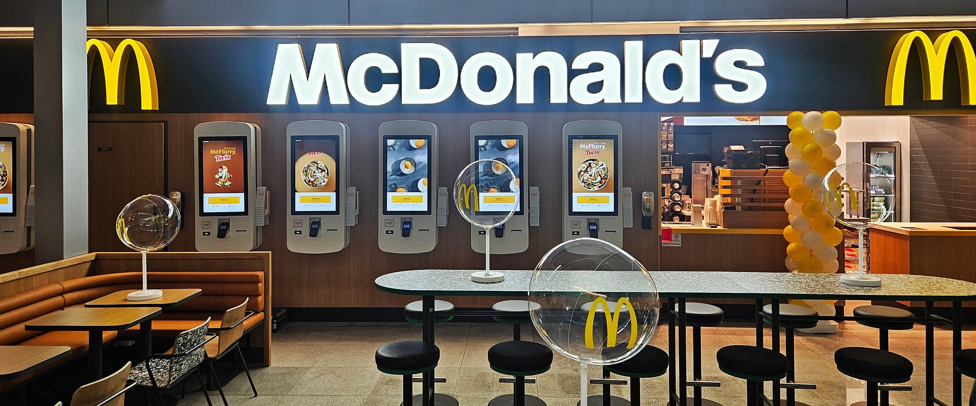 Nowy McDonald’s na Lotnisku Chopina. Lokal prowadzi Lagardère Travel Retail w Polsce