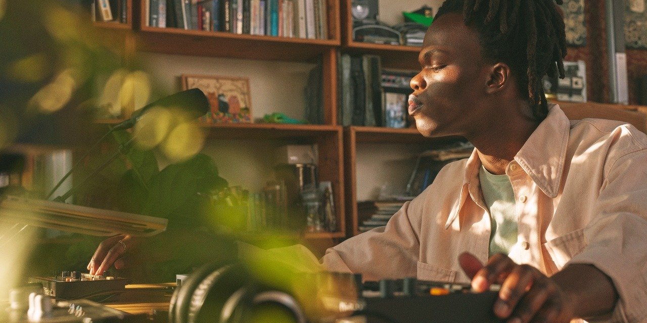 LANDR Study Uncovers How 87% of Artists Really Use AI