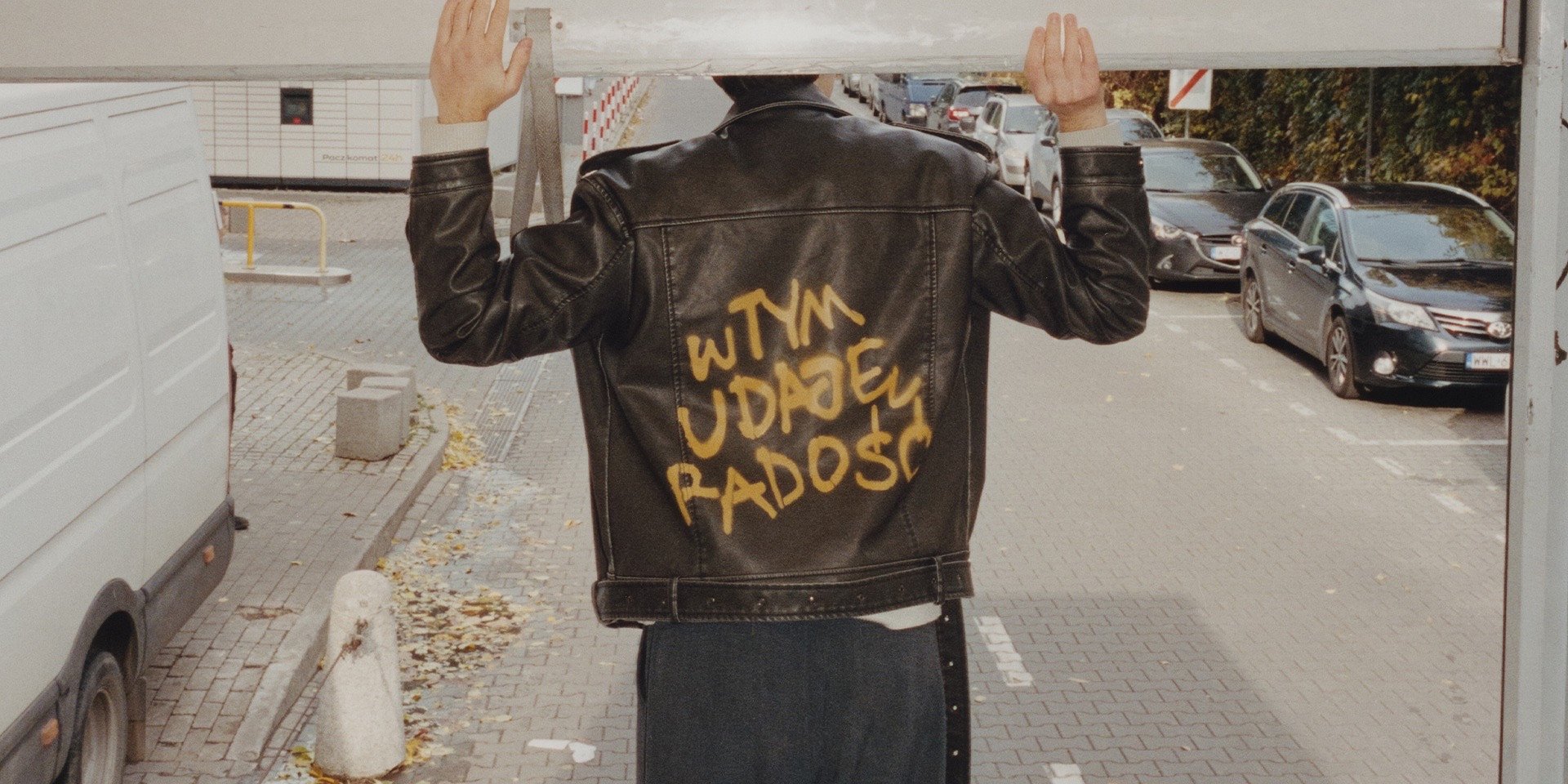 Mężczyźni pod maską emocji. Answear.com w czwartej edycji projektu „Zadbaj o to, co jest w środku" porusza temat zdrowia psychicznego mężczyzn