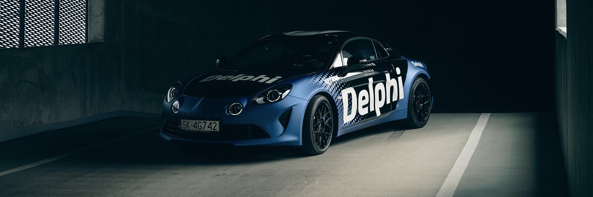 Alpine Pietrzak z Alpine A110 w barwach Delphi na ROADFLAVOR:colors/BLUE