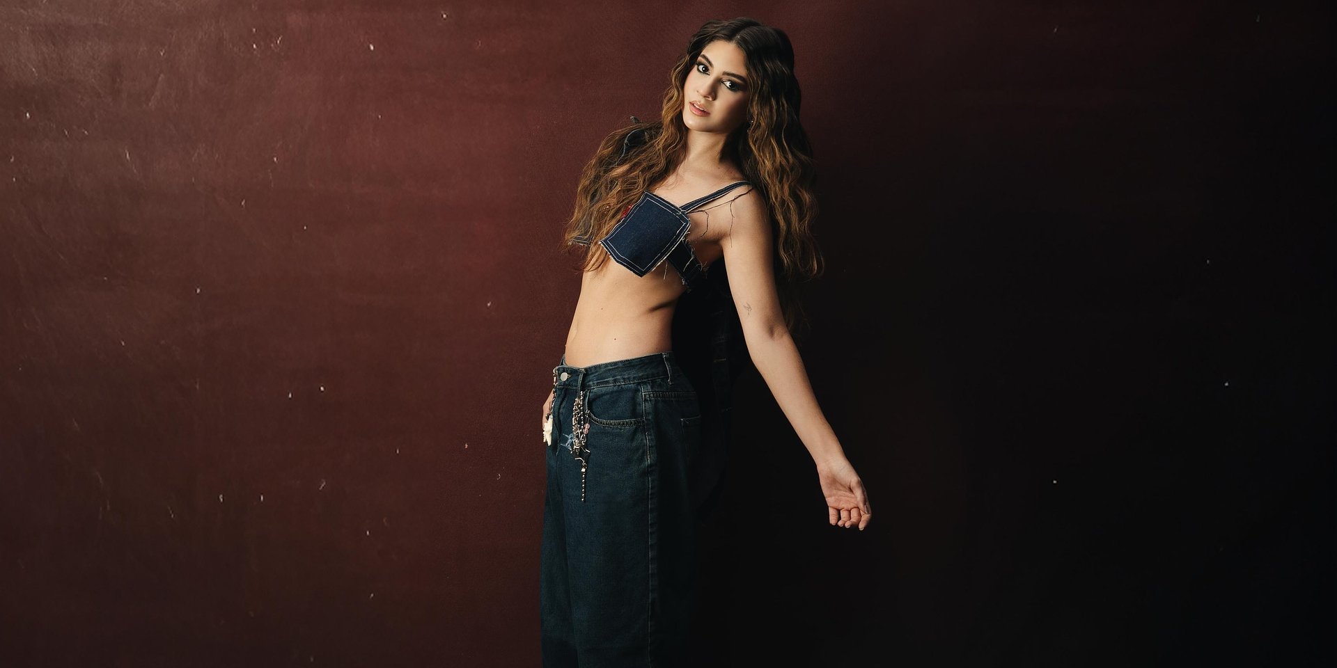 Abi Difabio trae un nuevo sonido y una nueva cara al pop latino con “Llaverito”