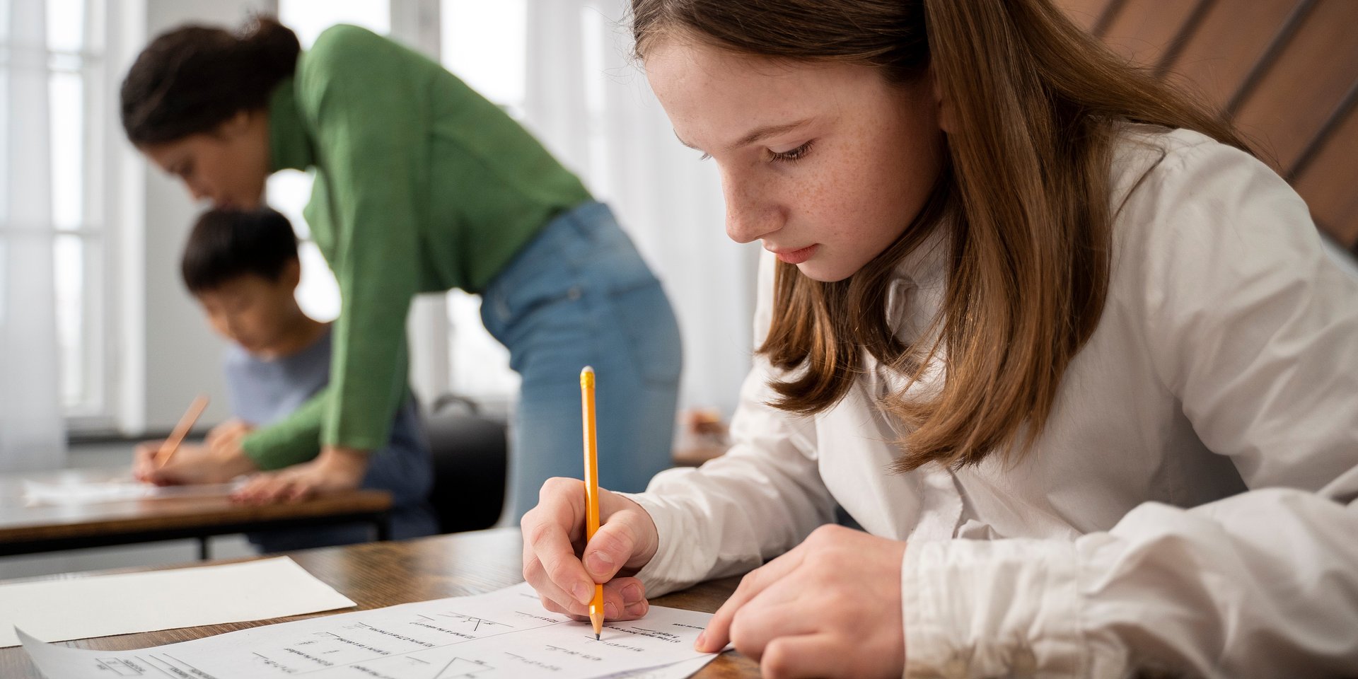 Kreatywność pod presją testów. Czy da się ocalić twórcze myślenie u dzieci?