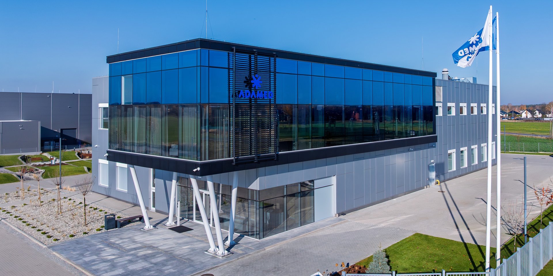 Adamed Pharma otworzył nowe Centrum Badawczo-Rozwojowe, by w oparciu o najnowocześniejsze technologie przyspieszyć swoje prace nad przełomowymi terapiami
