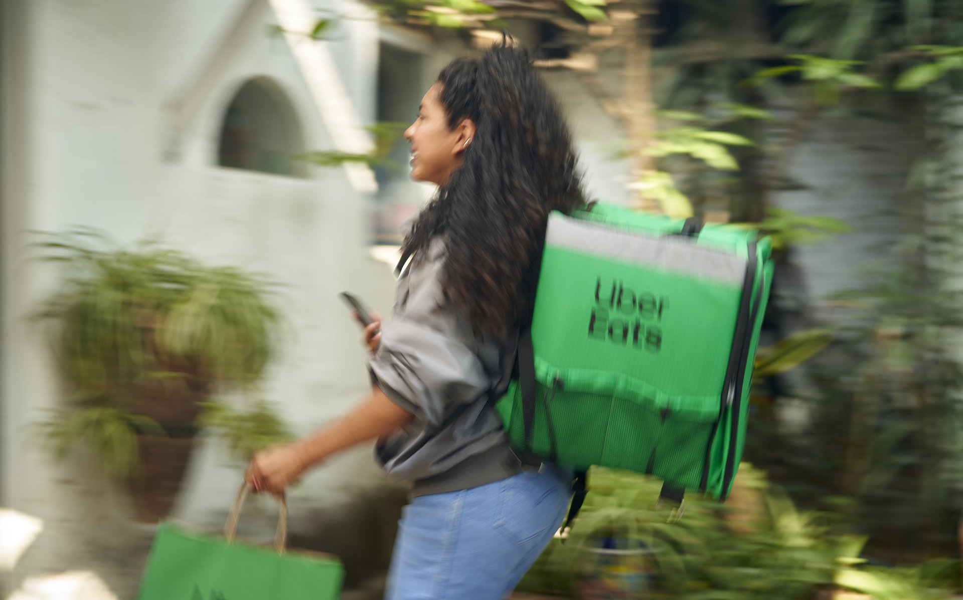 Uber Eats lança campanha inédita para Black Friday, Natal e Ano Novo com ofertas diárias e prémios exclusivos