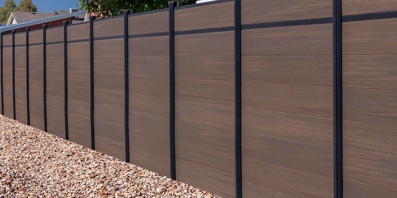 COMPOSITE FENCING IS REDEFINING THE MODERN YARD AND HOMEOWNERS ARE TAKING NOTICE