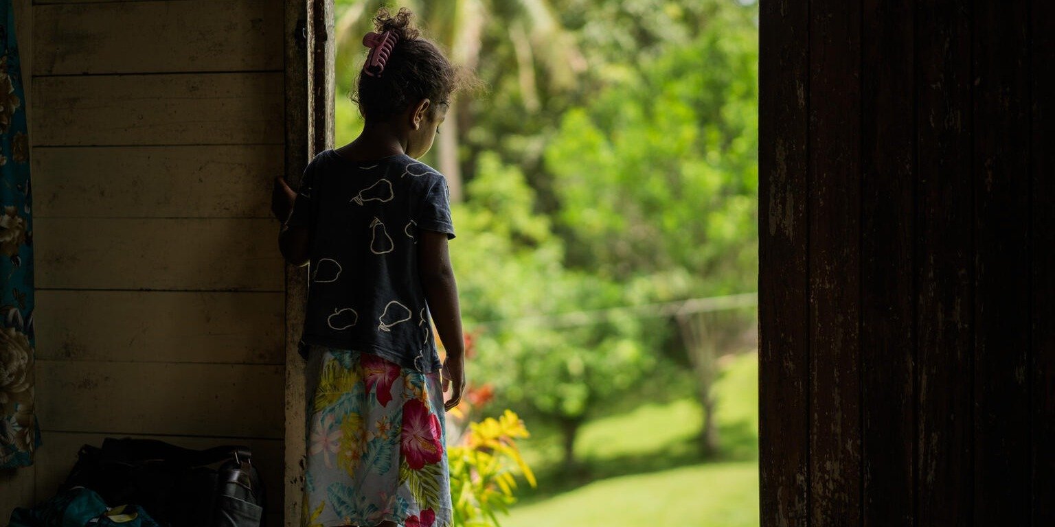 Dzieci na świecie powszechnie narażone na przemoc, której ich matki doświadczają ze strony swoich partnerów