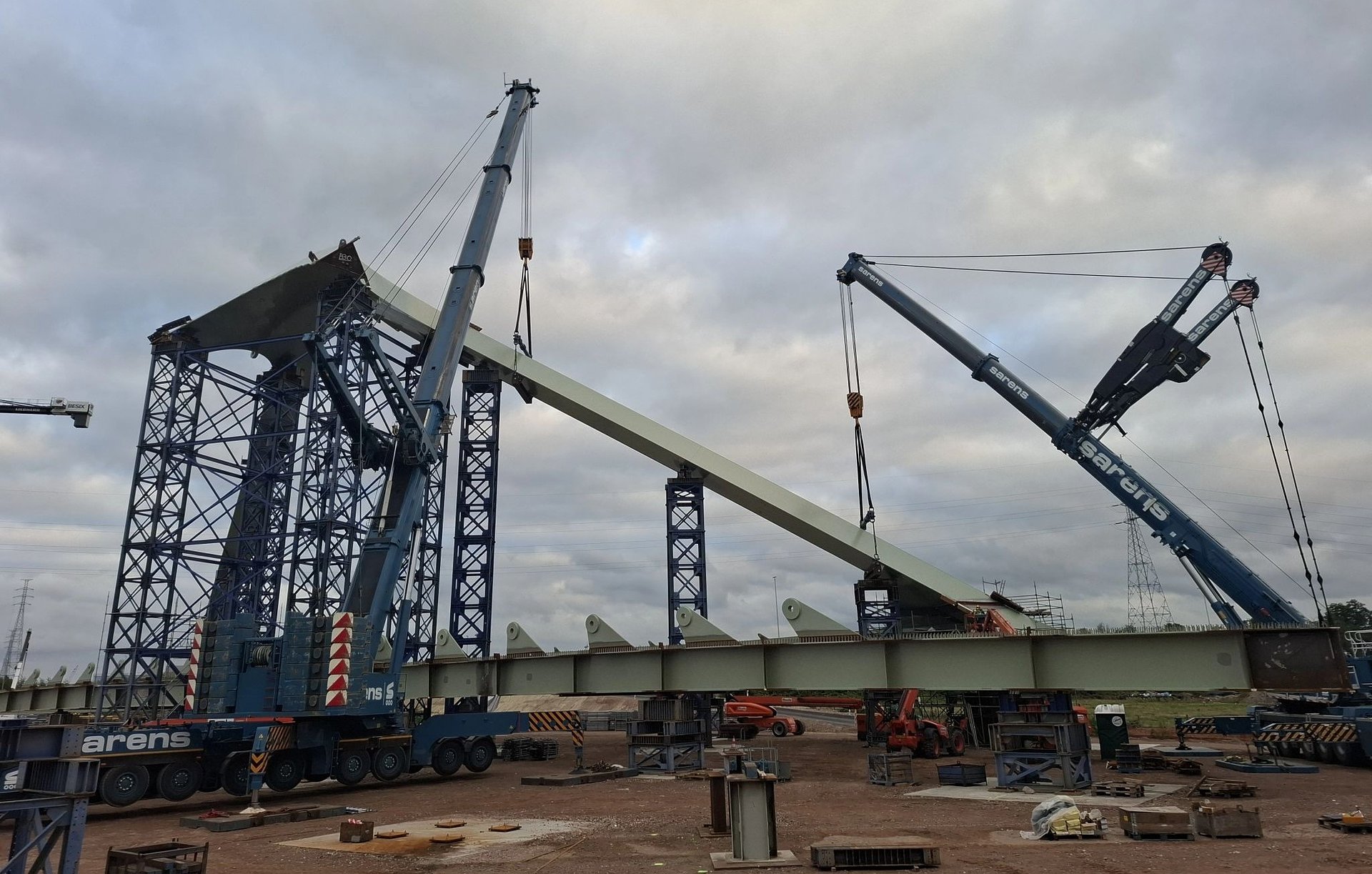 Sarens participates in the Ringvaartbrug project, improving connectivity and traffic flow through the construction of a new bridge over the “Ringvaart”