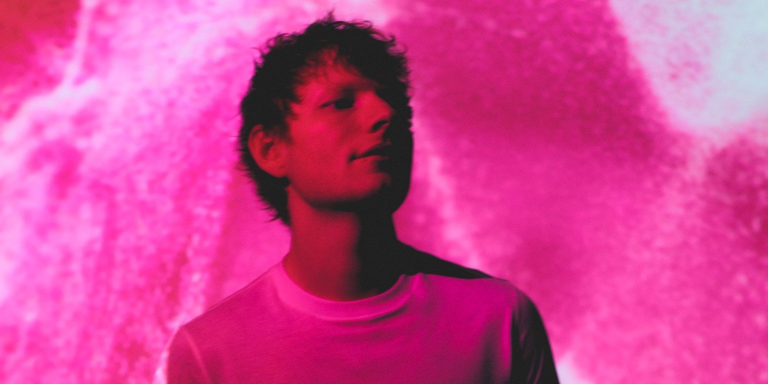 Ed Sheeran przedstawia "Play (Super Deluxe Edition)"