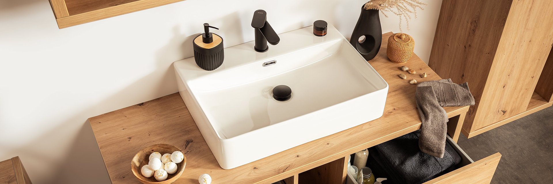 Czyste inspiracje na ​aranżację łazienki