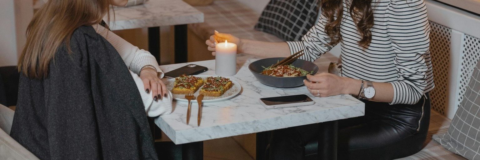 Roślinne dania napędzają gastronomię. Nowe dane pokazują, czego naprawdę chcą klienci