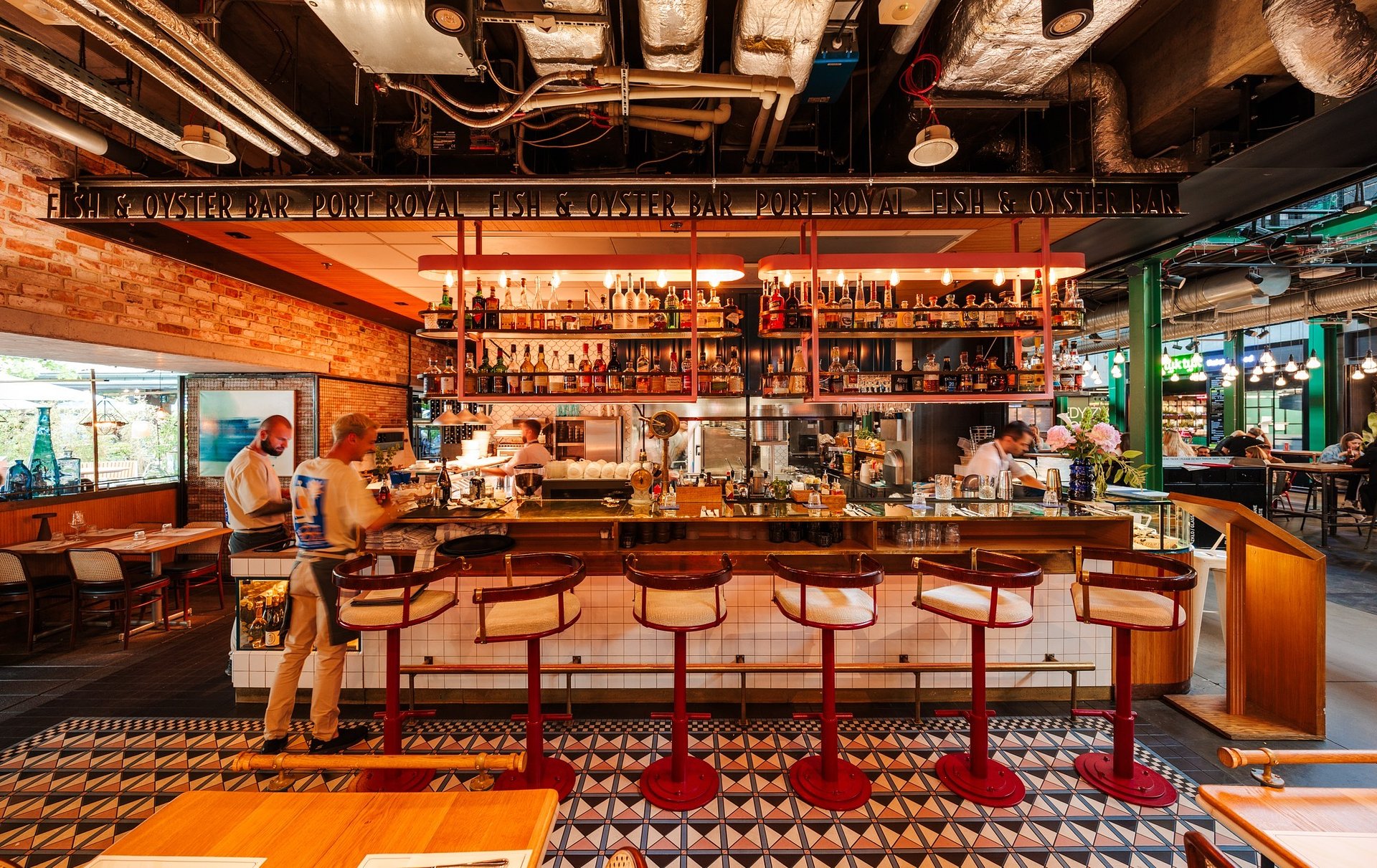 Port Royal zostaje w Hali Koszyki. Jeden z kluczowych najemców gastronomicznych przedłuża współpracę.